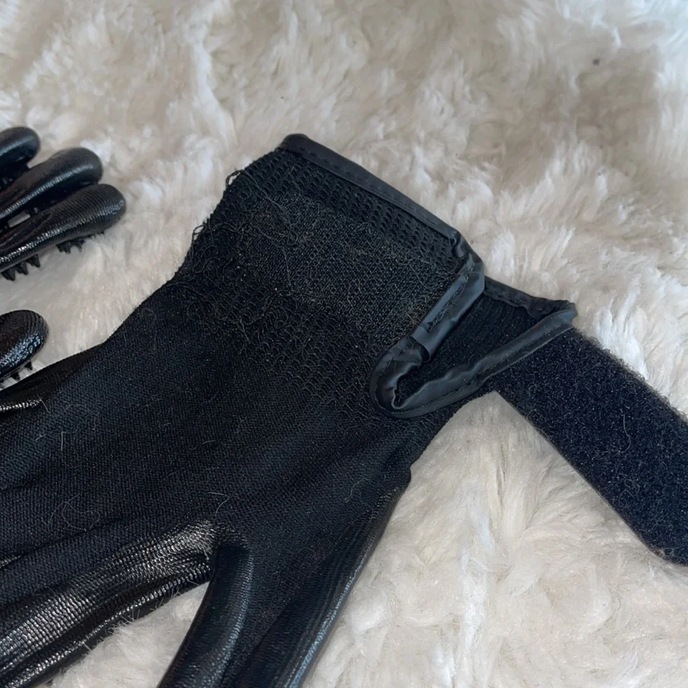 Grooming gloves for pets cats or dogs or rabbits with long hair with velcro